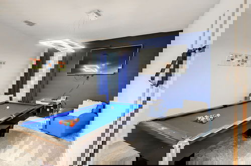 Foto 5 - Retro Game Room Private Pool Home By Disney 7 Bedroom Home by RedAwning