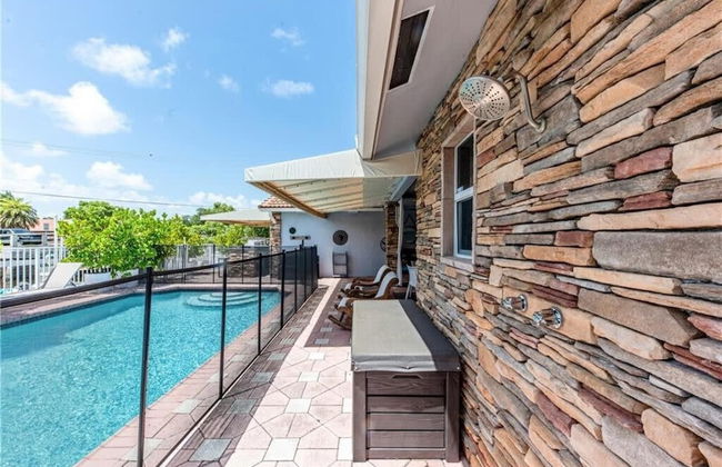 Luxe 4BR Waterfront w Htd Pool 5min to Beach - Foto 33