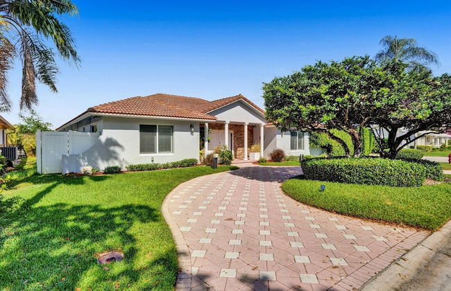 Luxe 4BR Waterfront w Htd Pool 5min to Beach - Foto 51