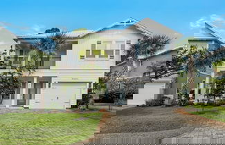 Foto 1 - Golf Cart Included, Spacious Home, Private Backyard, and Community Pool!