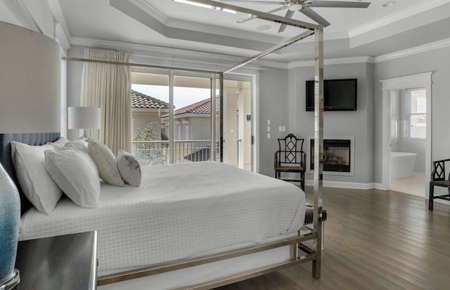 4BR Home, Private Pool, Steps From Beach, Minutes to Top Attractions - Photo 7
