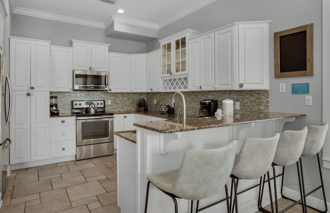 4BR Home, Private Pool, Steps From Beach, Minutes to Top Attractions - Photo 15
