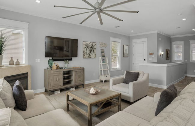 4BR Home, Private Pool, Steps From Beach, Minutes to Top Attractions - Photo 21