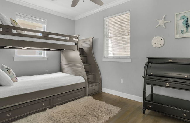 4BR Home, Private Pool, Steps From Beach, Minutes to Top Attractions - Photo 8