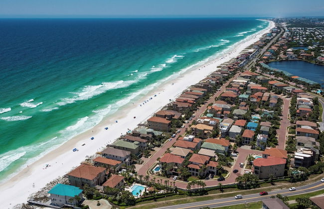 4BR Home, Private Pool, Steps From Beach, Minutes to Top Attractions - Photo 62