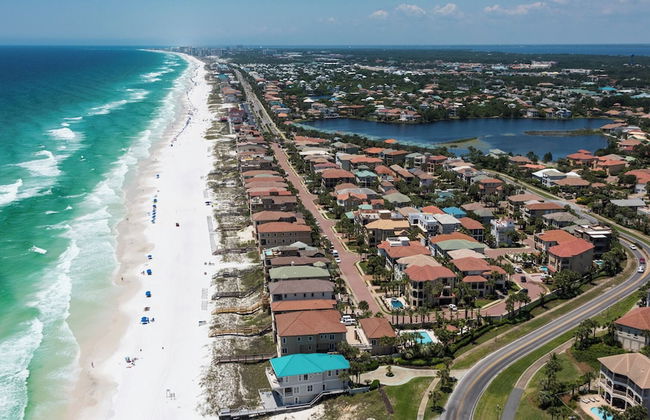 4BR Home, Private Pool, Steps From Beach, Minutes to Top Attractions - Photo 61