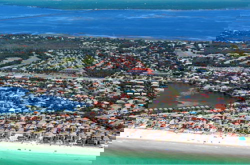 Foto 65 - 4BR Home, Private Pool, Steps From Beach, Minutes to Top Attractions