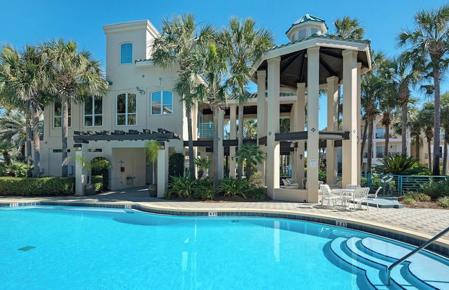 4BR Home, Private Pool, Steps From Beach, Minutes to Top Attractions - Photo 41