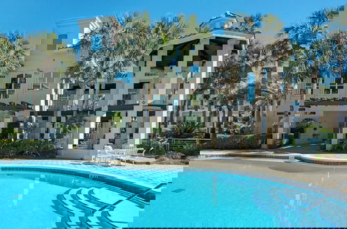 Foto 41 - 4BR Home, Private Pool, Steps From Beach, Minutes to Top Attractions