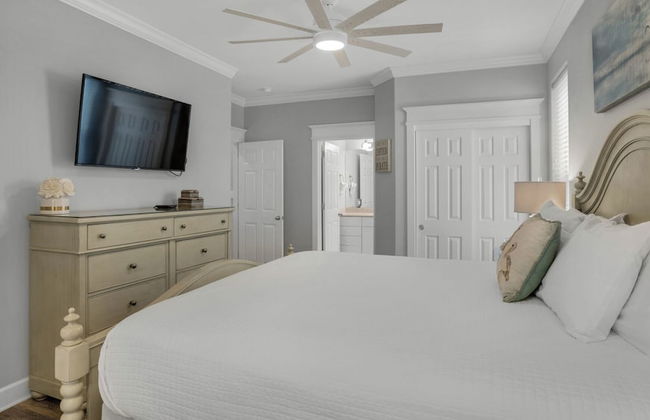 4BR Home, Private Pool, Steps From Beach, Minutes to Top Attractions - Photo 2
