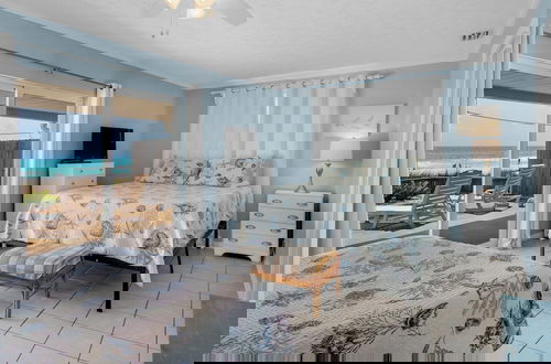 Photo 6 - 3br/3ba, Steps to Beach, Gulf Views, Free Beach Setup!