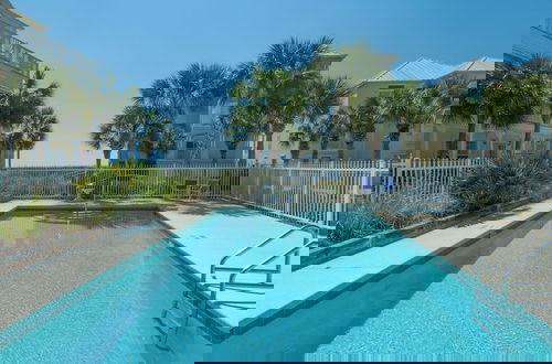 Foto 36 - Gulf Front in the Heart of Seagrove ~ Sweeping Views ~ Pool ~ Sleeps 8