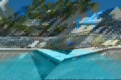Foto 39 - Gulf Front in the Heart of Seagrove ~ Sweeping Views ~ Pool ~ Sleeps 8