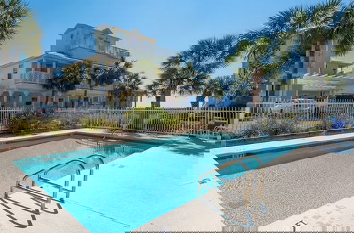 Foto 38 - Gulf Front in the Heart of Seagrove ~ Sweeping Views ~ Pool ~ Sleeps 8