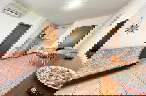 Foto 5 - Cozy Apartment With Shared Pool