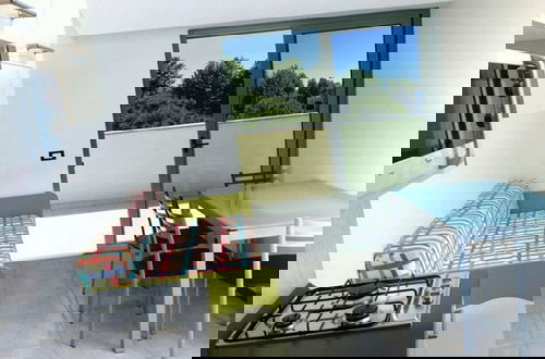 Foto 8 - Colorful Apartment With Pool by Beahost Rentals