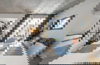 Photo 1 - Cozy Downtown Pad- Luxe Rooftop Pool gym and More