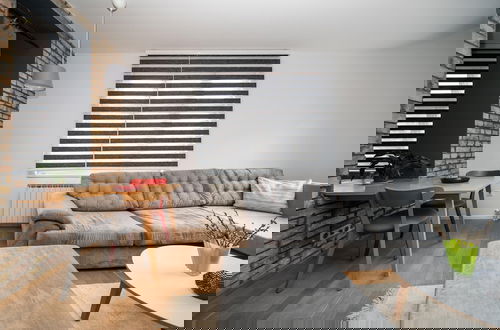 Foto 9 - Design 1bdr Apartment With City View