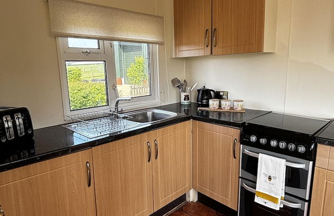 2 Bed Chalet on Working Farm - Foto 4