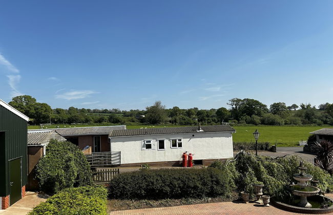 2 Bed Chalet on Working Farm - Foto 1