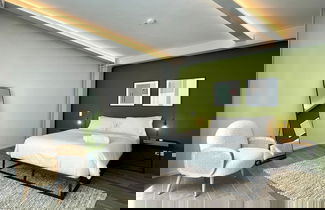 Photo 3 - w Modern 1BR With Rooftop Pool In Casco Antiguo