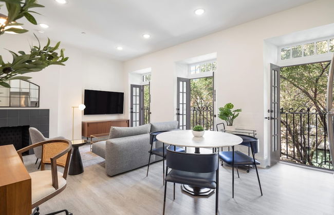 Sosuite Juliet Balcony 1BR Apt w W D Desk - Foto 1