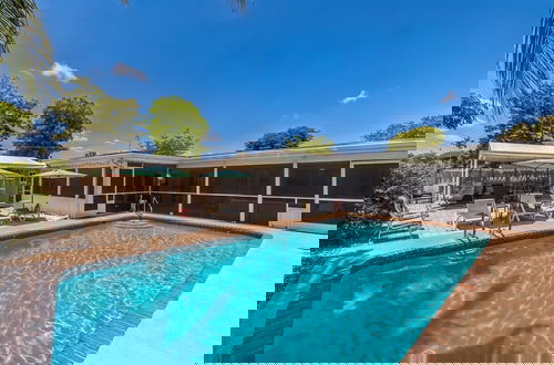 Foto 20 - Private Villa With Pool And Sauna 5 Bedroom Home by RedAwning