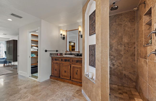 Decked Out On Marbury 4 Bedroom Home by RedAwning - Foto 35