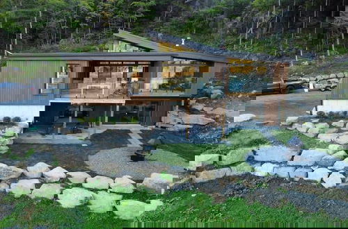 Photo 45 - Lakeview Mid Century Luxury Cottage Citq 311414
