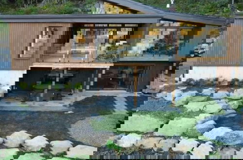 Photo 8 - Lakeview Mid Century Luxury Cottage Citq 311414