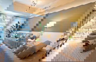 Foto 1 - Luxe Apartments Near Dubai Mall, Burj Khalifa - Pool, Gym, & Parking
