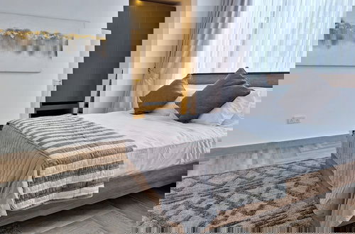 Photo 5 - Victor Regents Residence