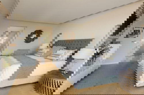 Foto 21 - Element House - Contemporary and Upmarket Villa