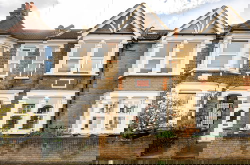 Photo 55 - Modern Apartment in Walthamstow