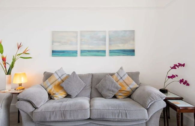 Absolute Beachfront With Decked Garden Oasis and Views - Foto 18