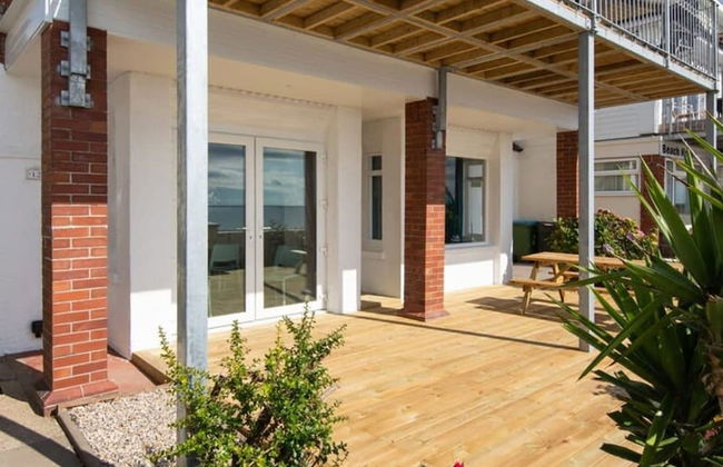 Absolute Beachfront With Decked Garden Oasis and Views - Foto 8