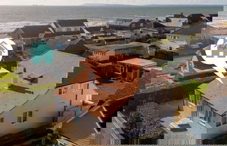 Photo 2 - Mariners Stylish Beachside Getaway With Sea Views