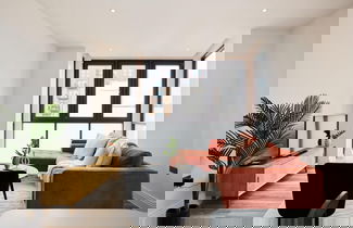 Photo 1 - The Harlesden Breakout - Glamorous 2bdr Flat