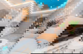 Foto 3 - Sky Apartment by Grand Apartments
