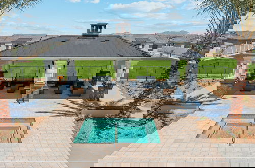 Foto 24 - Gleaming Contemporary Home Pool BBQ