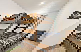 Foto 2 - Midnight Pines #2424