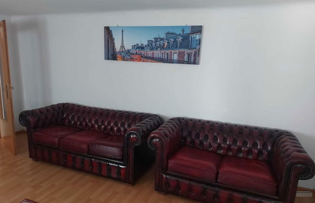 2 Bedrooms, 2 Baths House With a Living Room & an Upstairs Reception rea - Foto 7