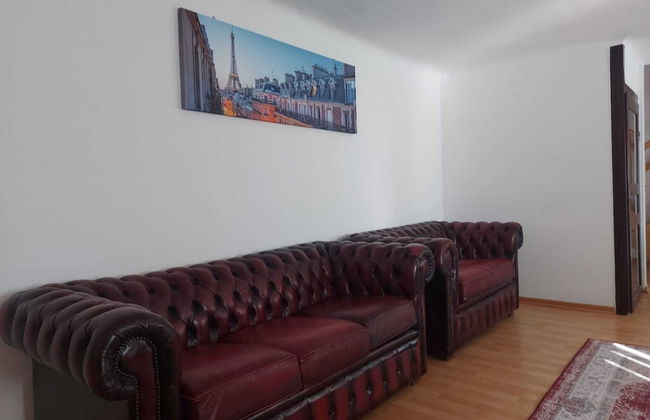 2 Bedrooms, 2 Baths House With a Living Room & an Upstairs Reception rea - Foto 8