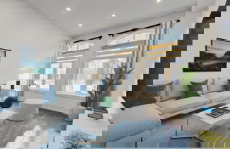 Foto 1 - Spacious Family Haven: Modern 4-bedroom Luxury Home