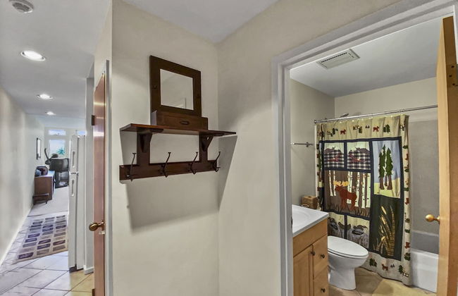 208 Village Gate Studio Bedroom Condo by RedAwning - Foto 7