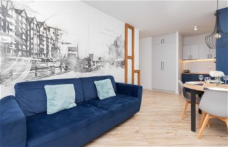 Foto 1 - Aesthetic Deep Blue Apartment by Renters
