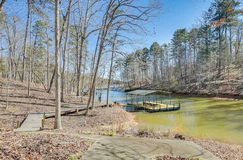 Foto 15 - Lake Hartwell Getaway w/ Private Dock + Fire Pit