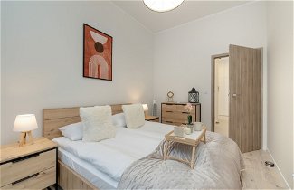 Foto 2 - Luxurious Apartment by Renters Prestige