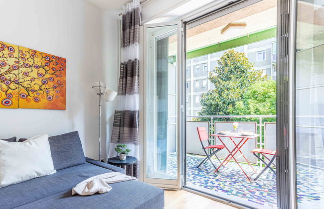 JOIVY Adorable Flat W/ Balcony - Photo 10