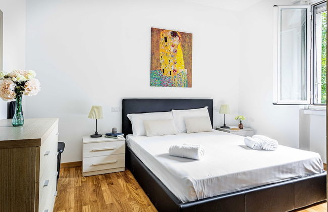JOIVY Adorable Flat W/ Balcony - Photo 6